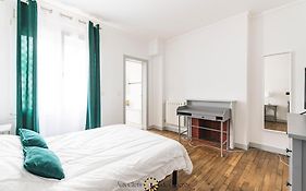 Maison De Ville Avec Cour Place Luton